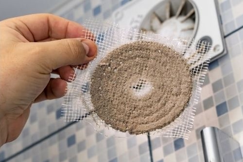 Jak často mám čistit ventilátor v koupelně?